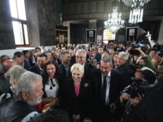 Datul din coadă în fața politicienilor