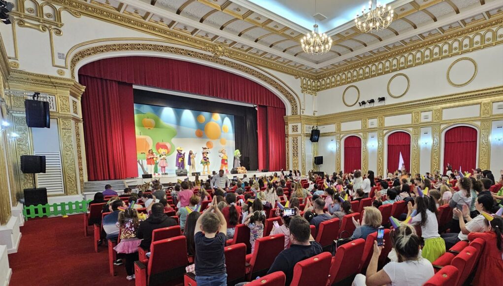 Teatrul din Hunedoara. Foto Daniel Guță ADEVĂRUL