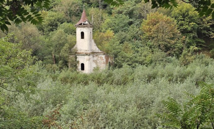 Biserica de la coada lacului cincis